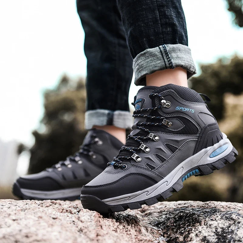 Rutschfeste Profilsohle der Damen Outdoorschuhe für optimalen Grip auf nassem oder unebenem Gelände.