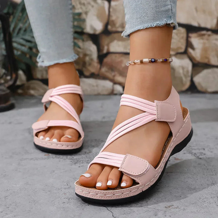 Flache Damen Riemchen Sandalen im klassischen römischen Design. Ideale Sommer Schuhe, leicht & bequem.
