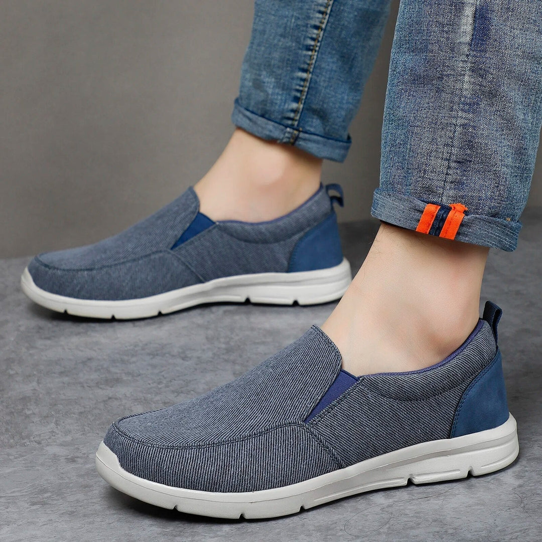 Khaki Herren Slip-On Sneaker, leichte Freizeitschuhe mit komfortabler Polsterung; moderne Alltagsschuhe.