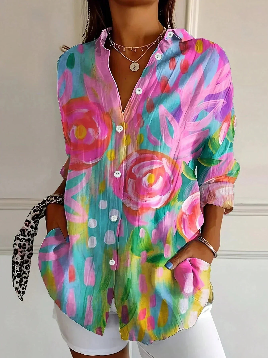 Damen Bluse Astrid mit lebhaften Mustern, Langarm und zeitlosem Design. Ideal für vielseitige Frauenmode.