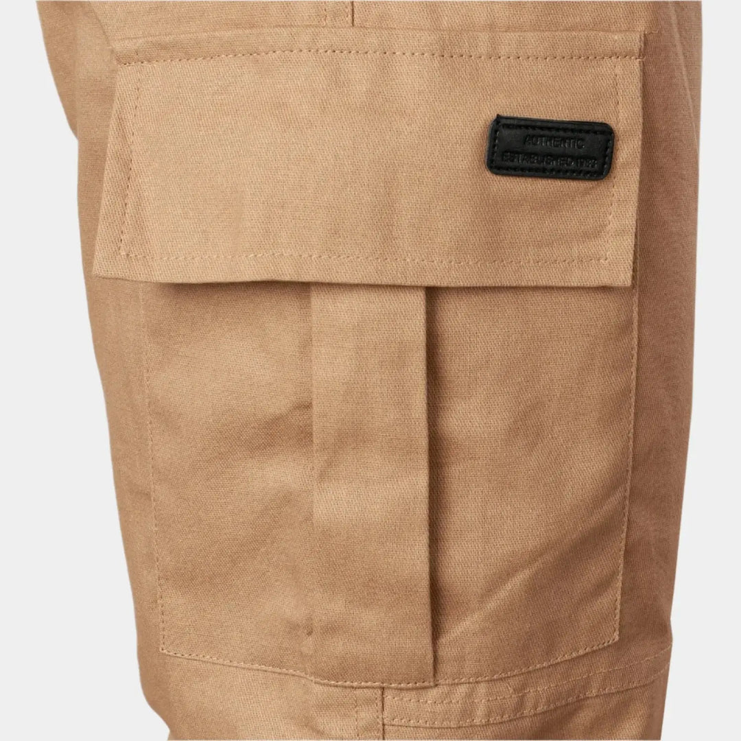 Seitenansicht der sportlichen Herren Joggerhose; ideal für Fitness, Sport und entspannte Tage.