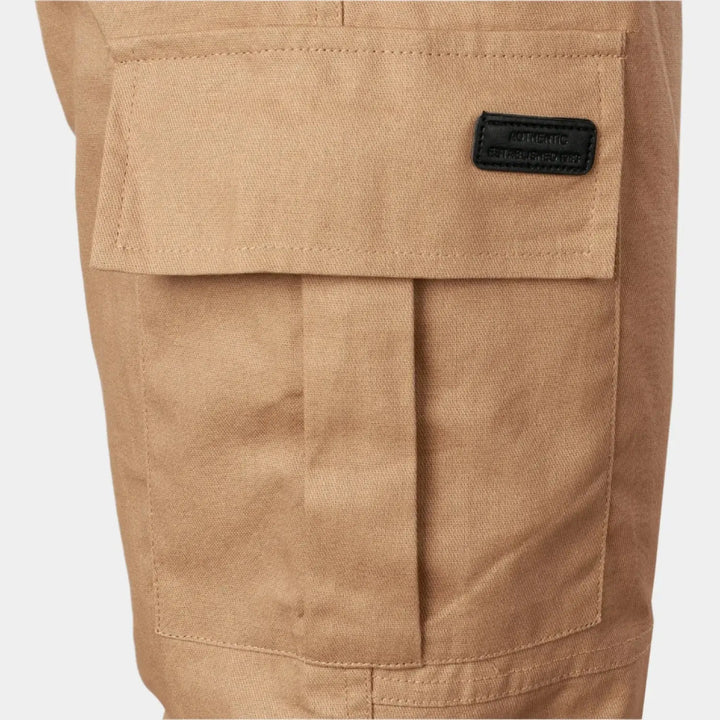 Seitenansicht der sportlichen Herren Joggerhose; ideal für Fitness, Sport und entspannte Tage.