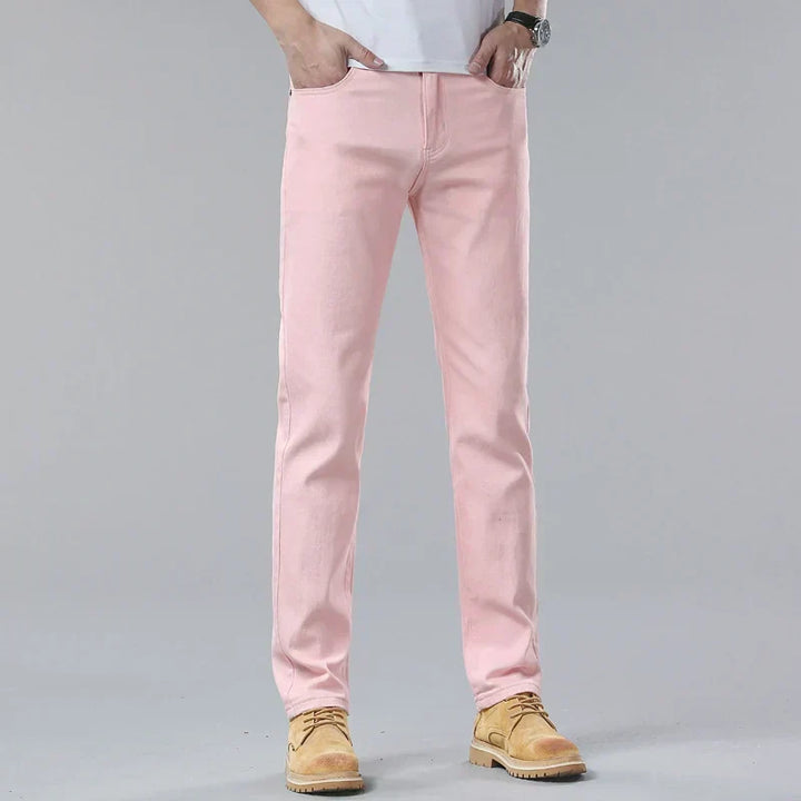 Farbige Herrenjeans mit geradem Bein, Rückansicht mit Taschendetail, modisch & bequem.