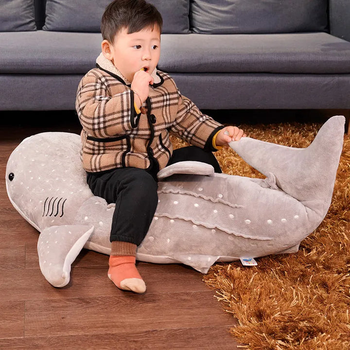 Großes, weiches Walhai Kuscheltier aus Plüsch in Blau-Grau für Kinder & Erwachsene.