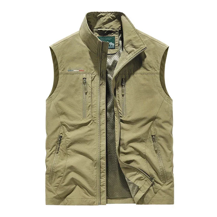 Praktische Herren Outdoor-Weste, leichtes Material, ideal für warme Tage. Mit vielen Staufächern.