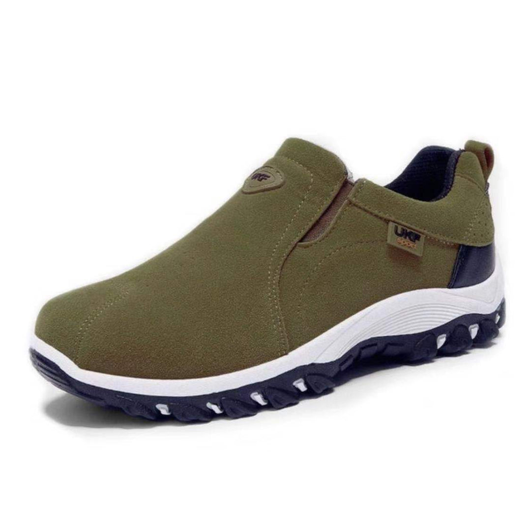 Herren Wanderschuhe von hinten, mit verstärkter Ferse für zusätzlichen Schutz und Stabilität.