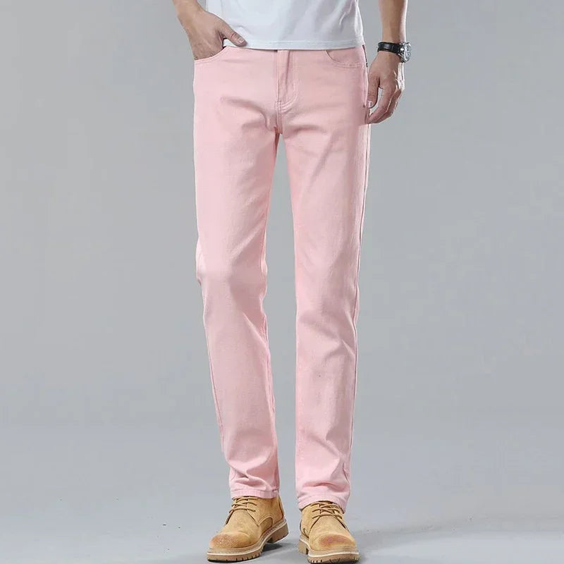 Vielseitige Männerhose, farbig, gerades Bein, Seitenansicht, ideal für Casual Wear & Freizeit.