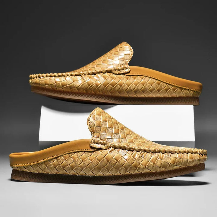 Bequeme Slip-on Herren Pantoletten für den Sommer. Moderne, gepolsterte Slides für Freizeit und entspannte Tage.