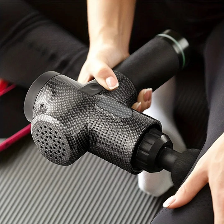 Ergonomisches Massagegerät in Aktion am Rücken. Fördert Muskelentspannung, Schmerzlinderung & tiefes Wohlbefinden.