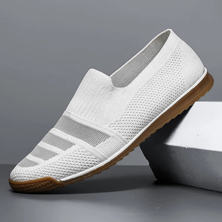 Moderne Herren Slip-On Slipper, leicht und atmungsaktiv, perfekt für urbane Freizeit.