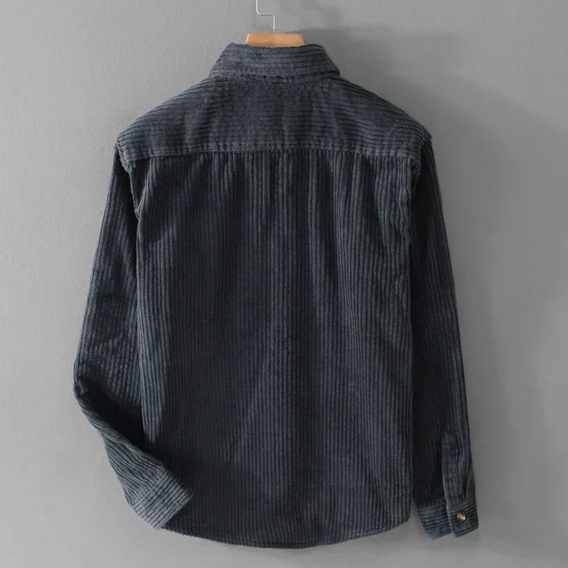 Stylische Herren Hemdjacke für Herbst. Overshirt mit Kentkragen & Knopfleiste. Perfekte Freizeitjacke für Männer.