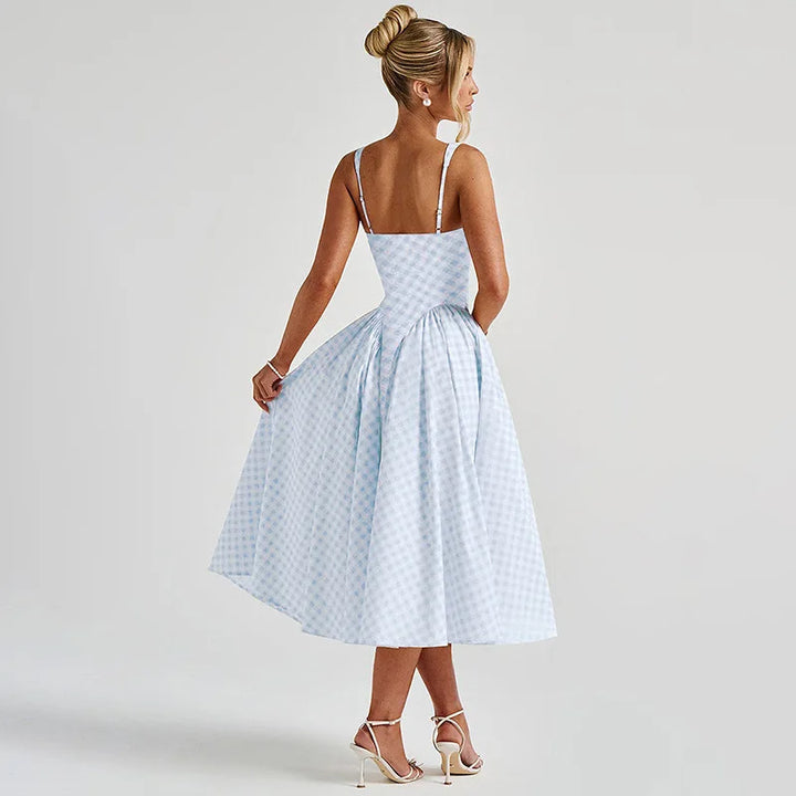 Modisches Damen Maxikleid mit Karomuster, eleganter A-Linie. Perfektes Sommerkleid mit verstellbaren Trägern für jeden Anlass.