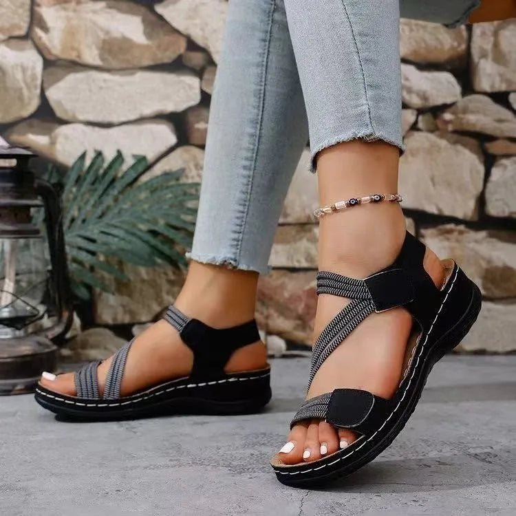 Federleichte Damen Riemchen Sandalen. Ideale Begleiter für den Sommerurlaub. Flach, stylish & superbequem.