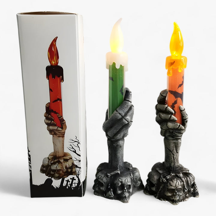 Sichere, flammenfreie Skeletthand LED-Dekoration mit lebendigem Flammeneffekt für Horror Halloween Ambiente.