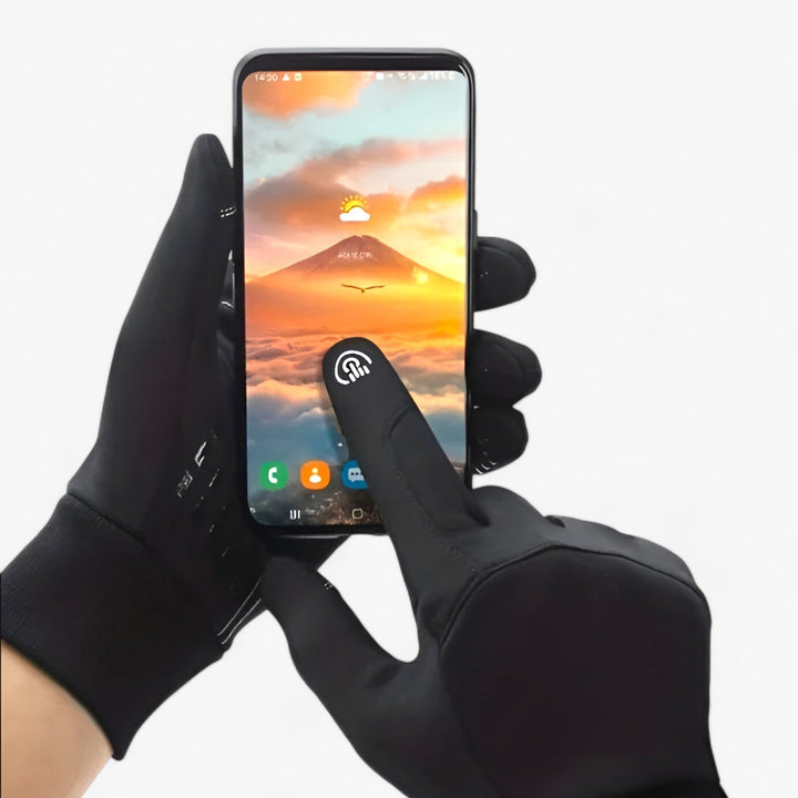 Robuste Herren Skihandschuhe in Schwarz für kaltes Wetter, bieten Touchscreen-Fähigkeit & zuverlässigen Grip.