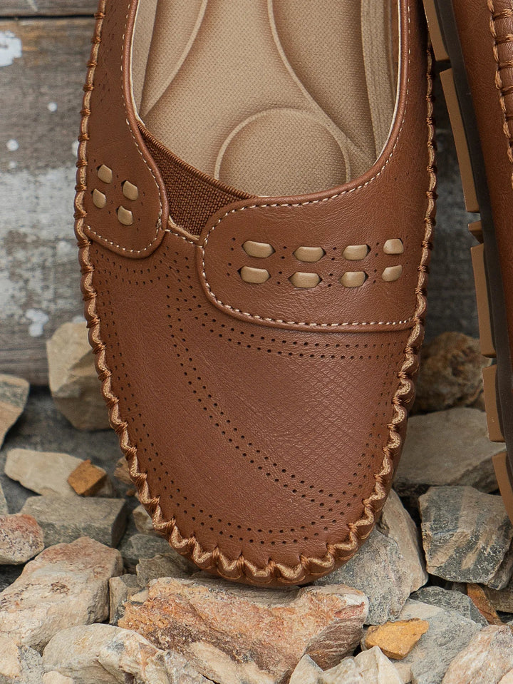 Glatte klassische Damen Loafer in Leder-Optik mit flacher Sohle für eleganten Alltagskomfort.