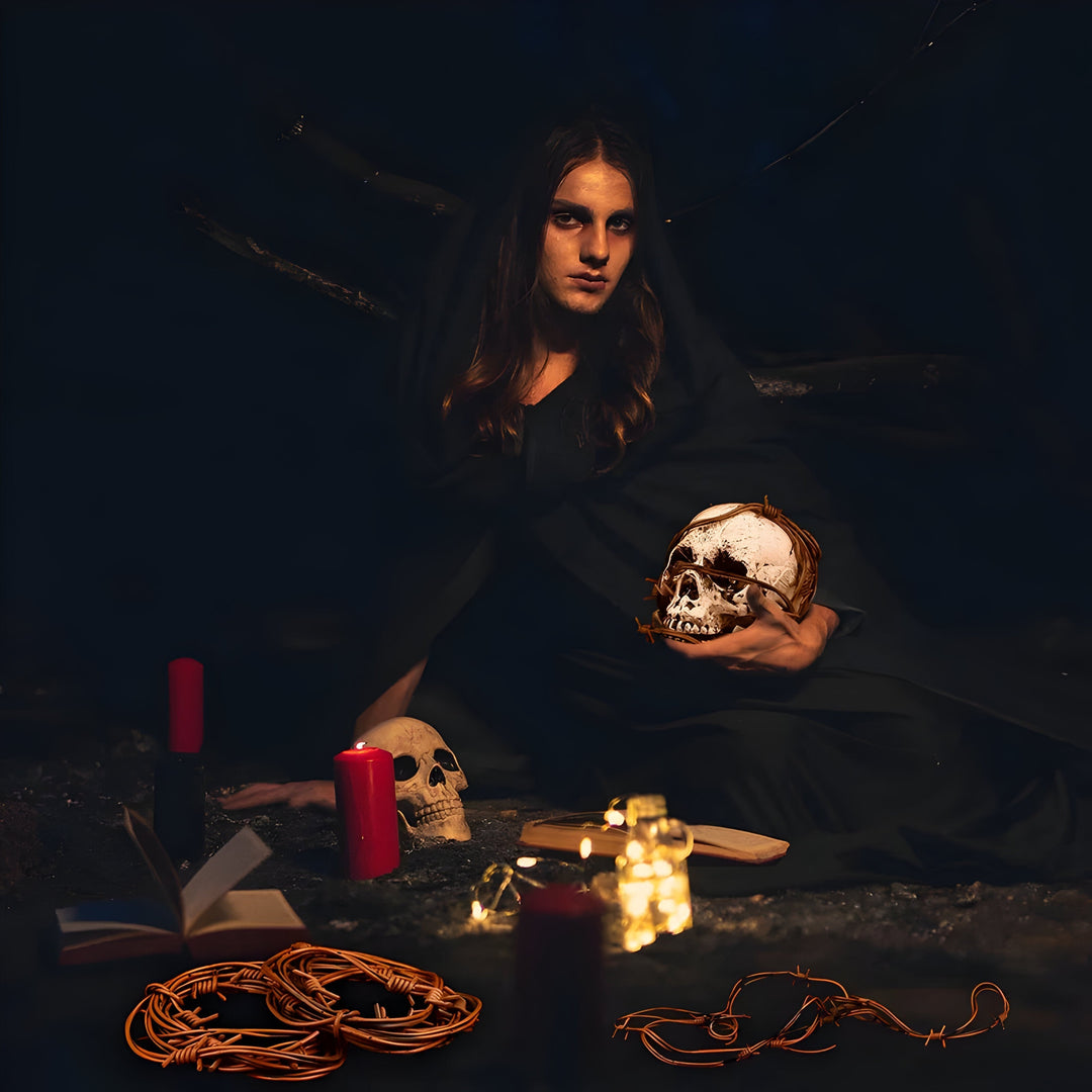 Realistischer Halloween Drahtzaun im Rostlook. Flexible Dekoration für gruselige Party und Outdoor-Bereiche.