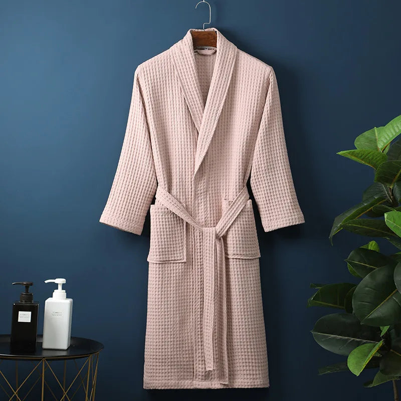 Unisex Bademantel aus weicher Baumwolle. Perfekt für entspannte Momente Zuhause & nach der Sauna.