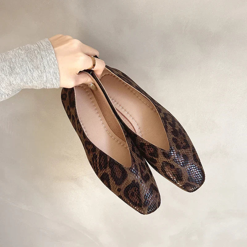 Modische Damen Ballerinas mit elegantem Leopardenmuster, ideal für Freizeit & Alltag. Bequeme Slip-On Flachschuhe.