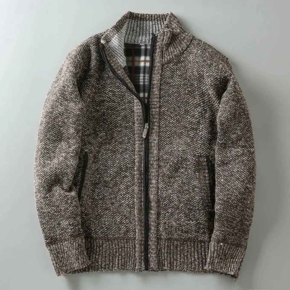 Herren Winterjacke: Strickjacke mit Stehkragen und robustem Reißverschluss. Warmes kariertes Futter für moderne Männer.