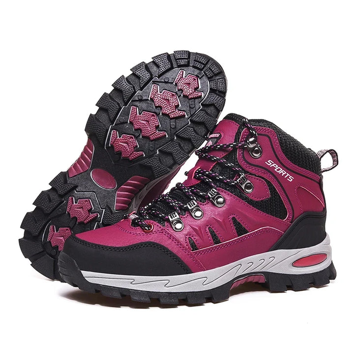 Leistungsstarke Damen Wanderstiefel mit Profilsohle für optimalen Grip und Stabilität im Gelände.