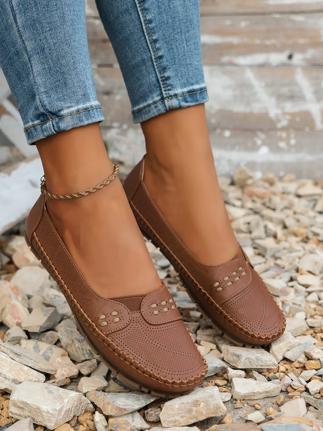 Draufsicht auf stilvolle Damen Loafer mit flacher Sohle, bequemer Business- & Freizeitschuh für Frauen.