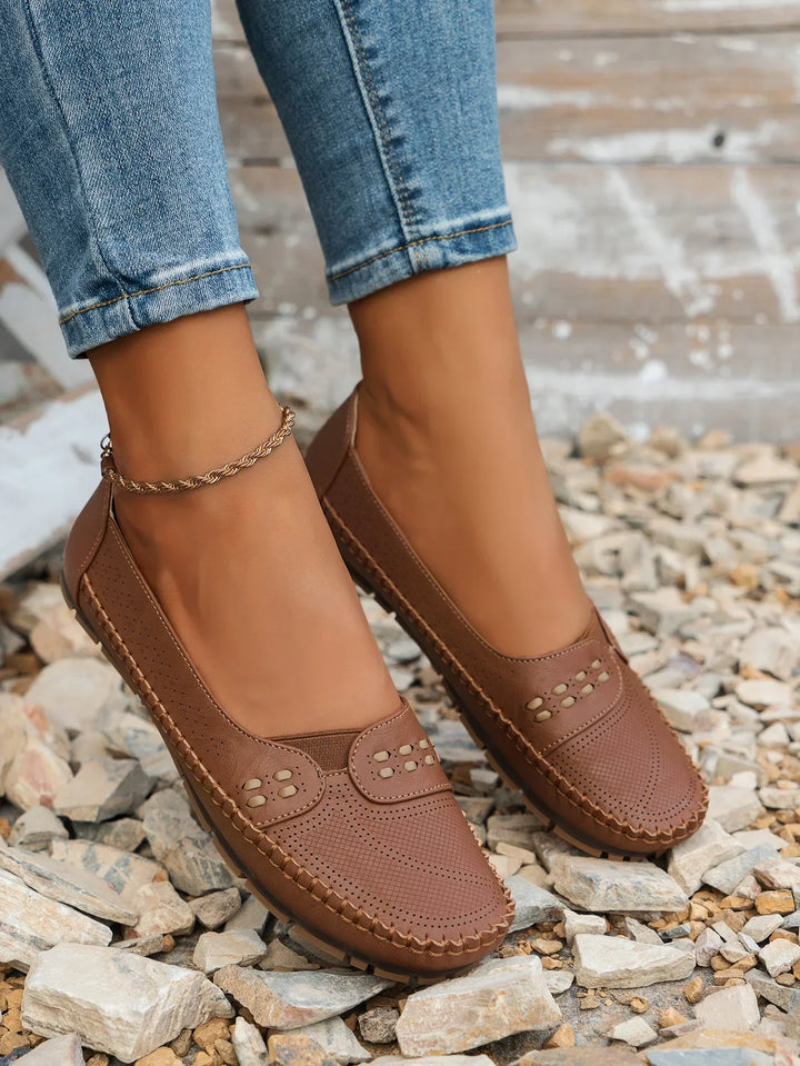 Draufsicht auf stilvolle Damen Loafer mit flacher Sohle, bequemer Business- & Freizeitschuh für Frauen.