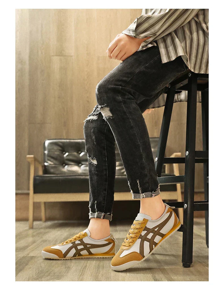 Nahaufnahme der geometrischen Musterung der Unisex Sommer-Sneakers Milan. Trendige Optik für Damen & Herren, bequem.