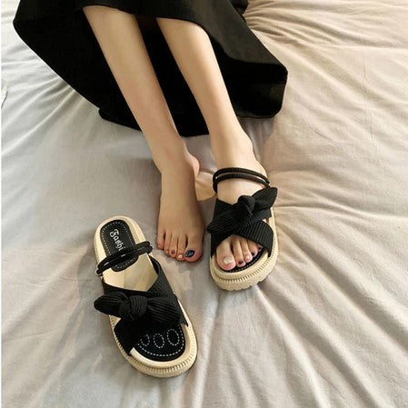 Damen Espadrille-Sandalen mit Wickelbändern, perfekt für einen stilvollen Sommer-Look und Freizeit.