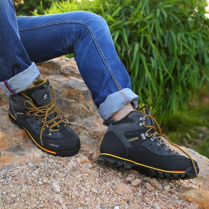 Vielseitiger Herren Bergschuh. Robuster Outdoor-Stiefel mit sportlichem Design und hohem Komfort.