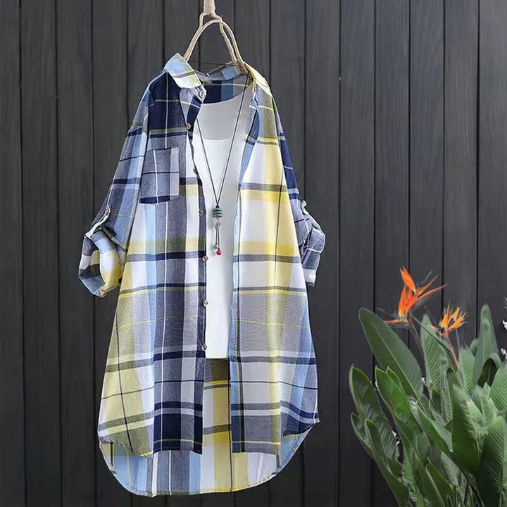 Elegante karierte Damen Frühlingsjacke mit Hemdkragen, ein Must-have für die saisonale Garderobe.