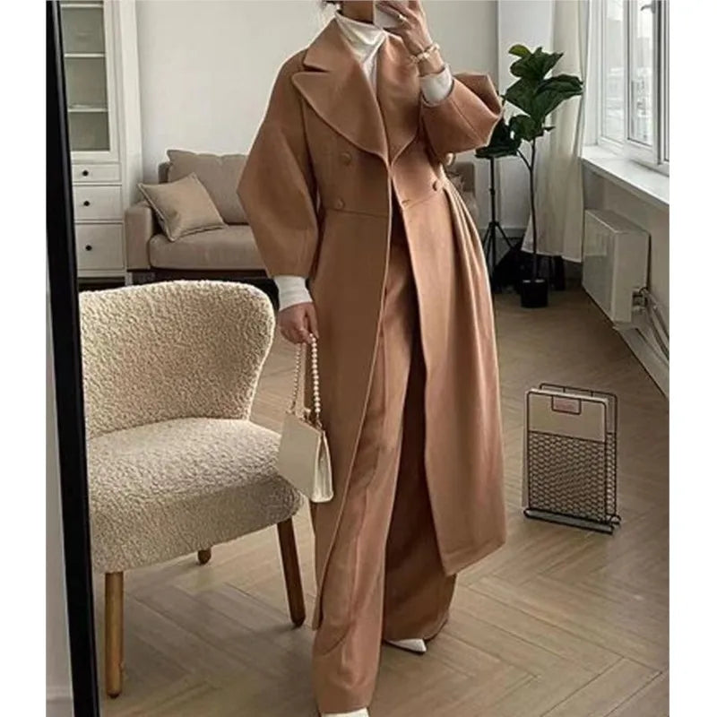 Klassischer Damen Übergangsmantel mit elegantem Reverskragen & stilvoller Doppelknopfleiste.