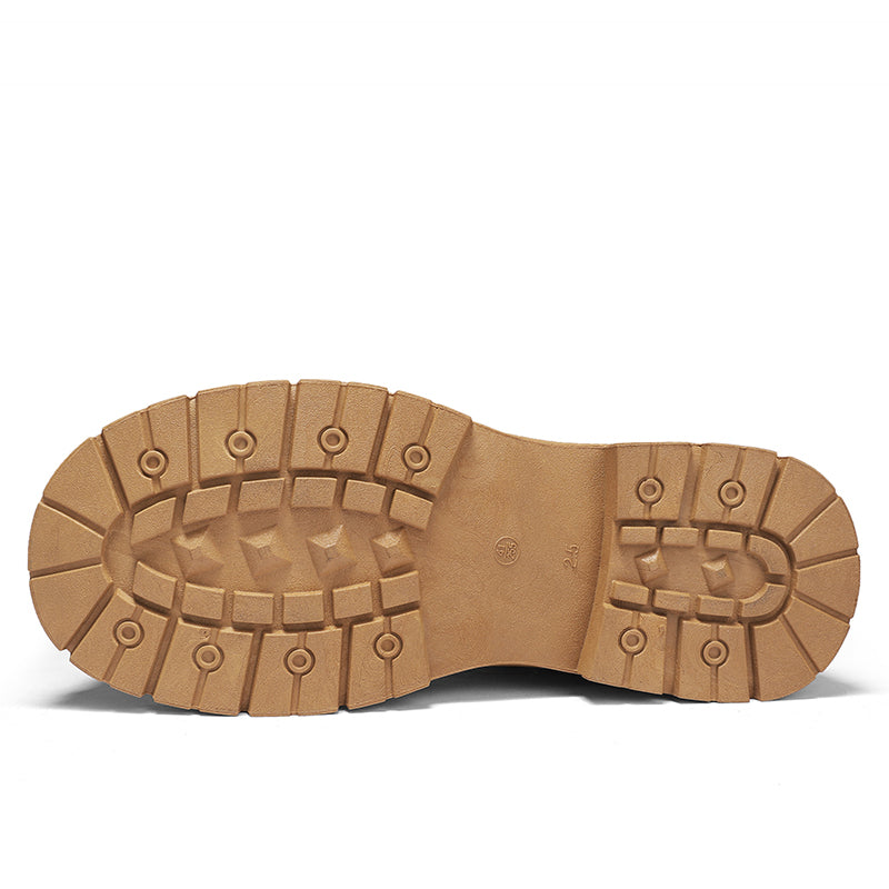 Komfortable Herren Wanderschuhe, wasserdicht und robust. Mit rutschfester Sohle für sicheren Halt im Gelände.