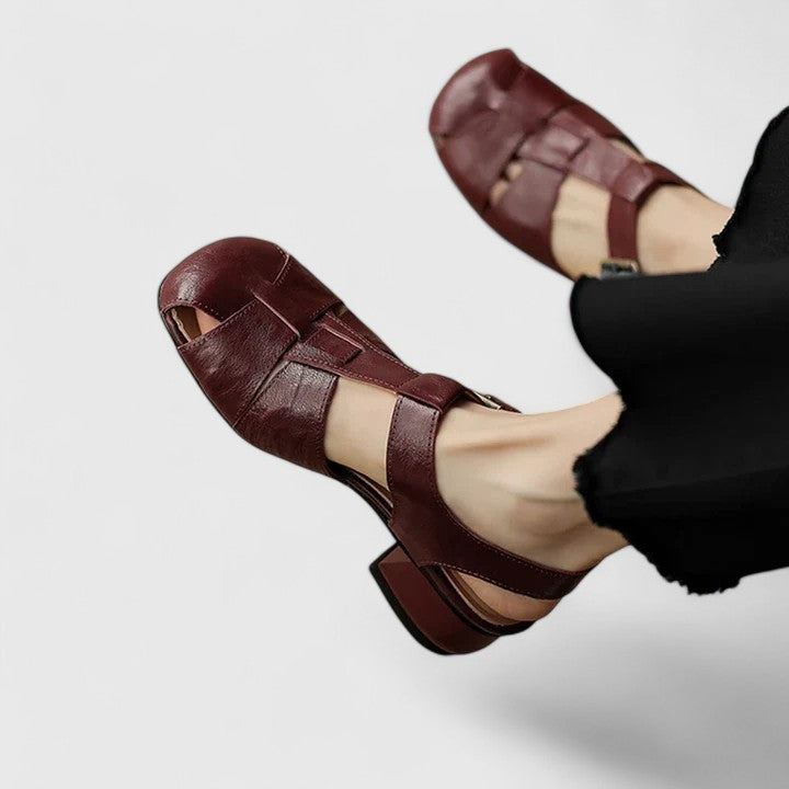 Klassisch-elegante Damen Sandalen mit Blockabsatz & Schnallenriemen für vielseitigen Sommer-Stil.