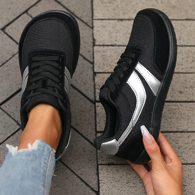 Detail: Breite Zehenbox der Damen Barfußschuhe, schwarz, für natürliche Zehenfreiheit & Komfort.
