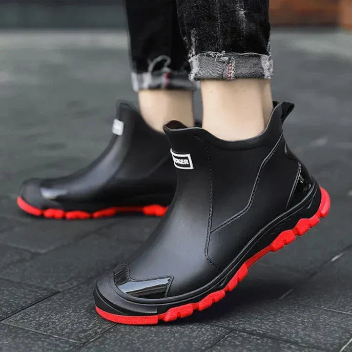Stylische rote Herren Schnürstiefel, robust für Outdoor & Winter. Komfortable & langlebige Freizeitschuhe.