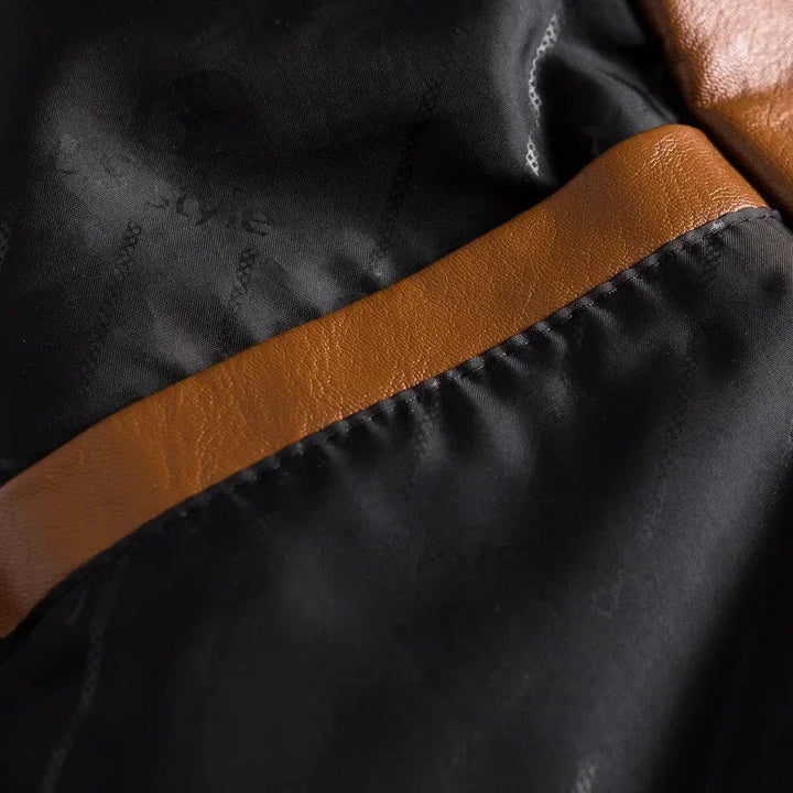 Robuste Vintage Herrenjacke in klassischem Braun. Ideal als Übergangsjacke für stilbewusste Männer.