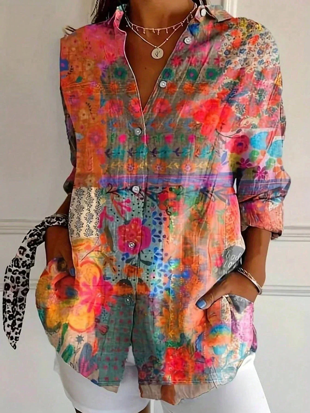 Bunte Damenmusterbluse Astrid. Elegante Langarmbluse für Freizeit & Business. Komfortabel & stilvoll.