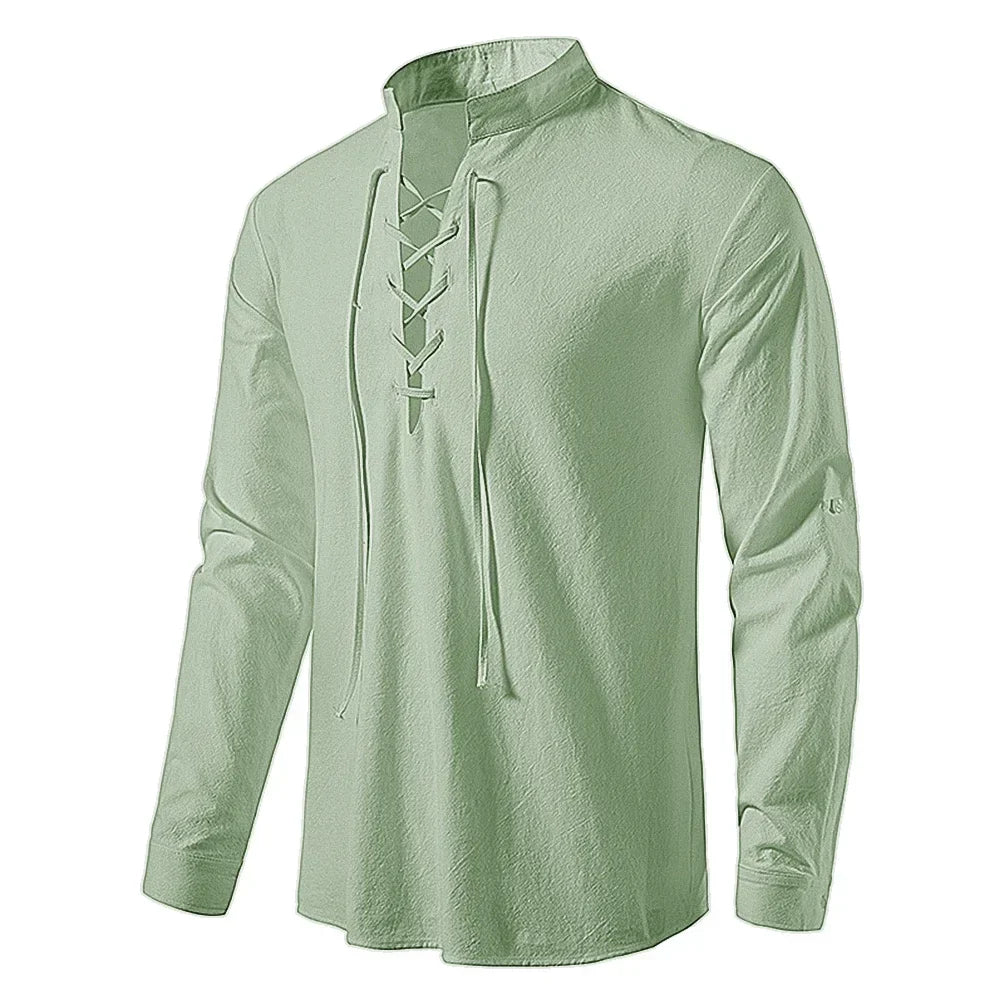 Beiges Herrenhemd im Relaxed Fit, sommerlich und locker, mit Bindeverschluss, sehr bequem.
