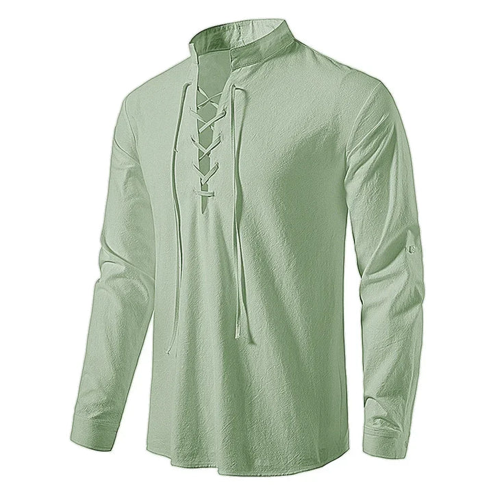 Beiges Herrenhemd im Relaxed Fit, sommerlich und locker, mit Bindeverschluss, sehr bequem.