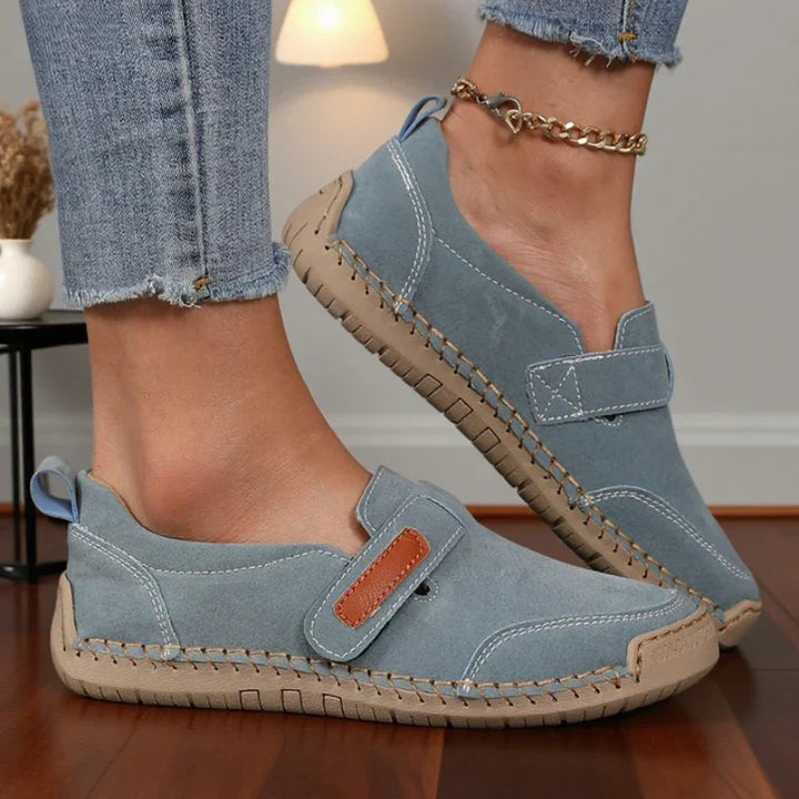 Modische Damen Freizeitschuhe: Komfortable Mokassins mit Klettverschluss. Flache Slipper für jeden Tag.