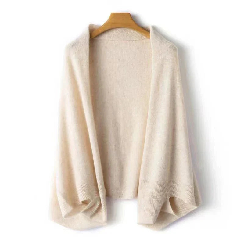 Hochwertiger Damen Winterschal, kuschelig weich, bietet stilvolle Wärme. Ideal als Damen Geschenkidee.