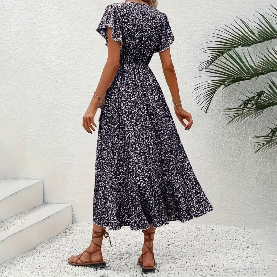Trendiges Damen Freizeitkleid in Wickeloptik mit hübschem Blumenmuster & verspielten Rüschen.
