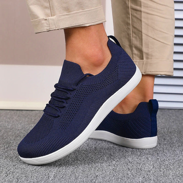 Profilsohle des Outdoor Herren Sneakers für optimale Griffigkeit und Halt im Gelände.