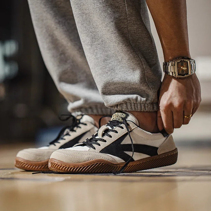 Beige Patchwork Herren Sneaker: Vintage Low-Top Schnürschuhe für Alltag, Freizeit und sportliche Aktivitäten.
