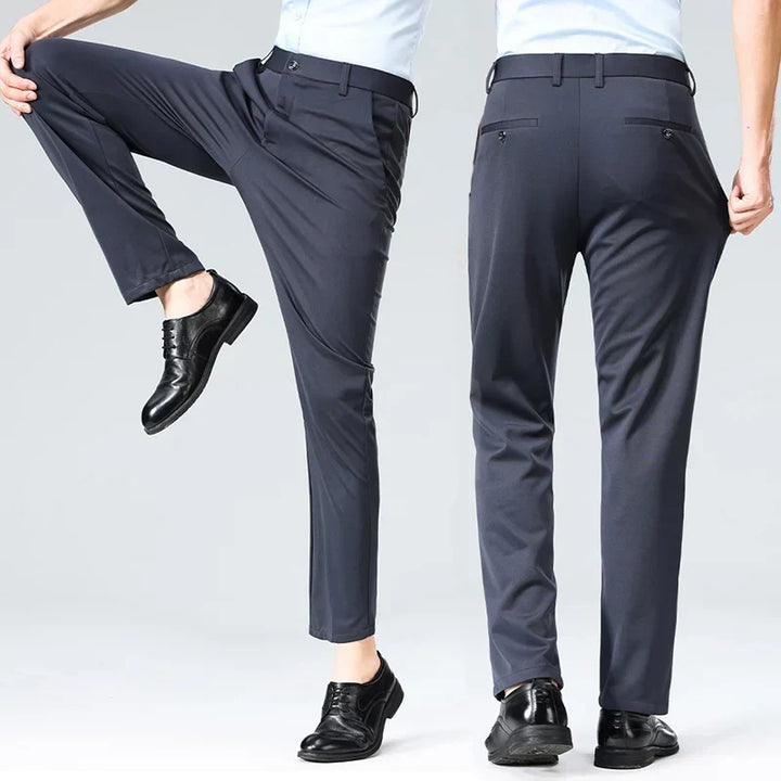 Dunkelblaue Herren-Stretchhose SlimFit für Business & Freizeit; elegant, bequem & dehnbar.