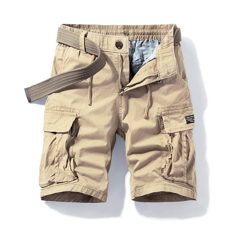 Herren Cargo-Shorts für Freizeit, hellbraun, mit vielen praktischen Taschen. Bequeme Sommer-Shorts.