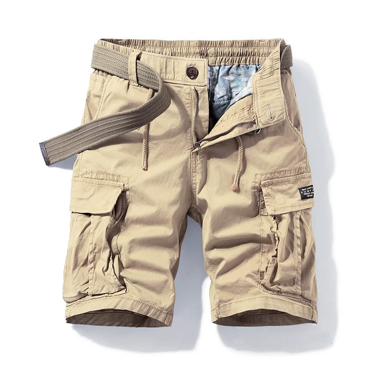 Herren Cargo-Shorts für Freizeit, hellbraun, mit vielen praktischen Taschen. Bequeme Sommer-Shorts.