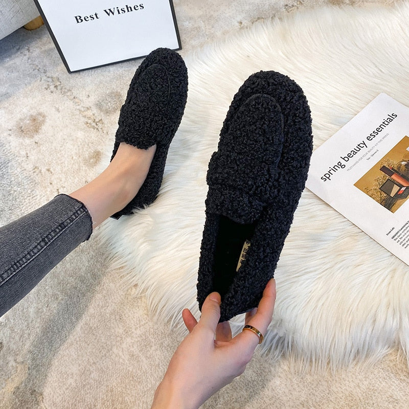 Komfortable Damen Slipper, warm & gemütlich. Rutschfeste Hausschuhe für entspannte Tage zu Hause.
