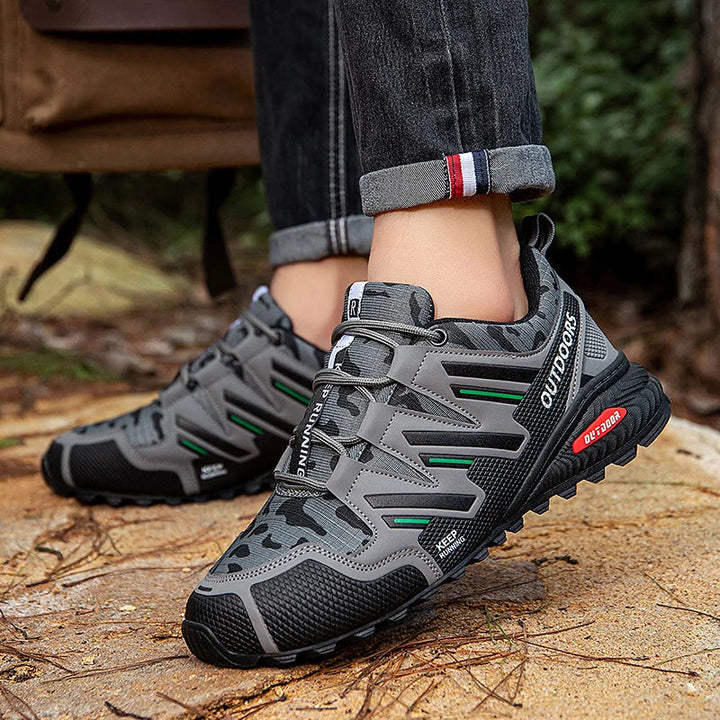 Outdoor Herren-Sneaker, allwettertauglich. Wasserdichte Trekkingschuhe mit griffiger Sohle.